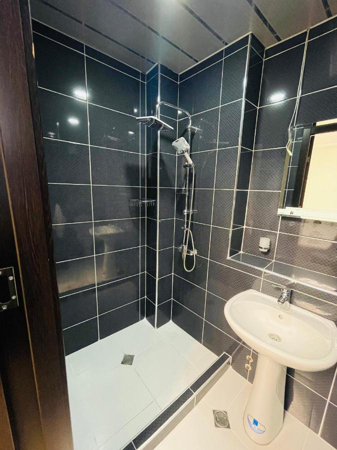Quality Inn Tbilisi ภายนอก รูปภาพ
