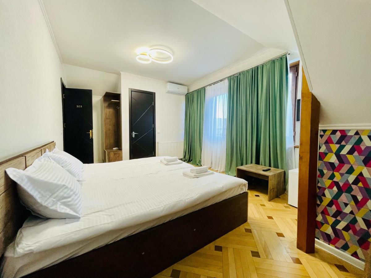 Quality Inn Tbilisi ภายนอก รูปภาพ