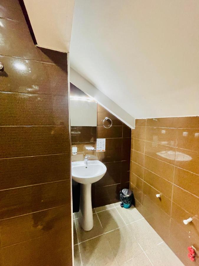 Quality Inn Tbilisi ภายนอก รูปภาพ
